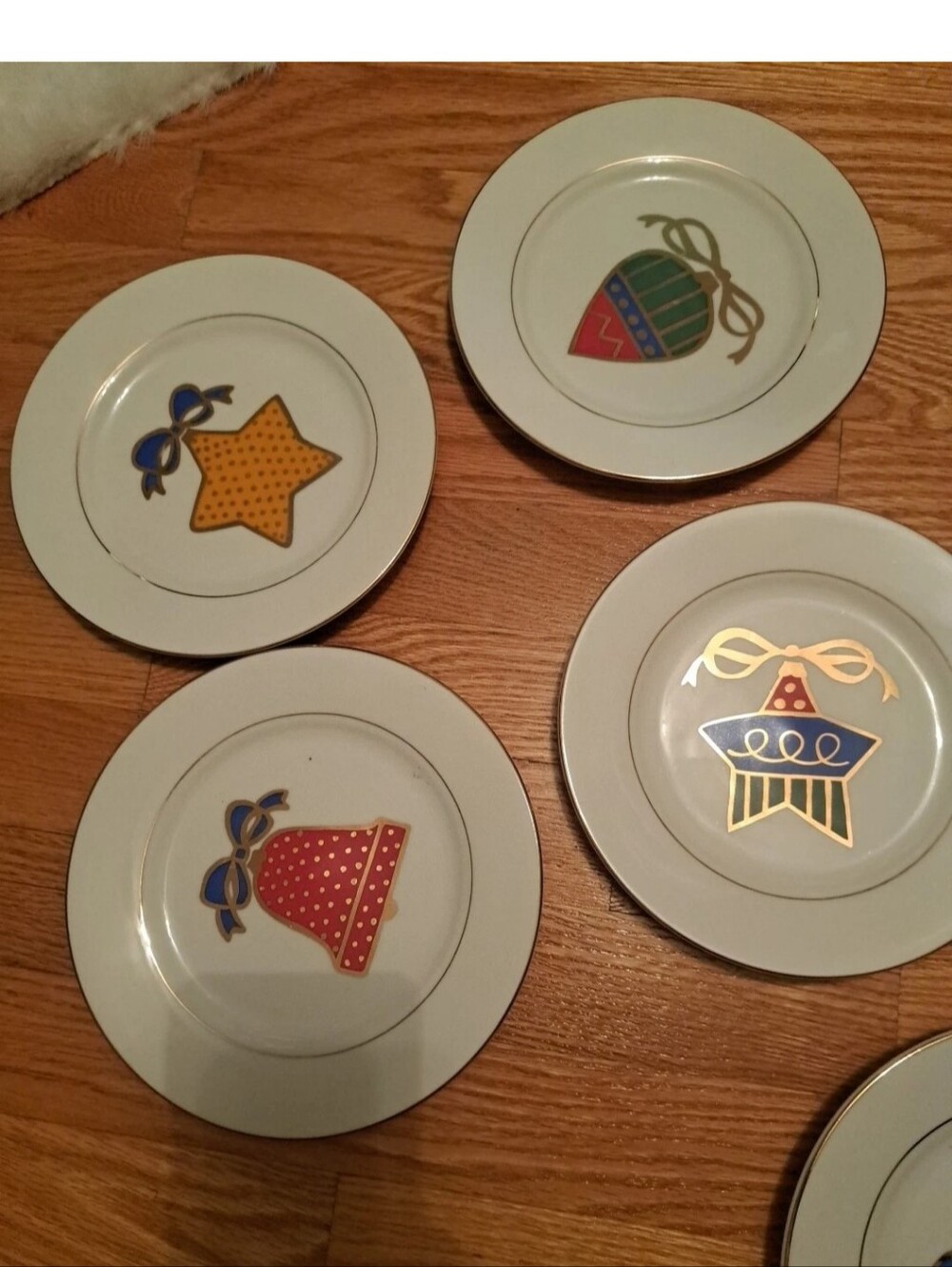 4-PIECE TIENSHAN "CLASSIC GOLD" 7 5/8" HOLIDAY SALAD PLATES